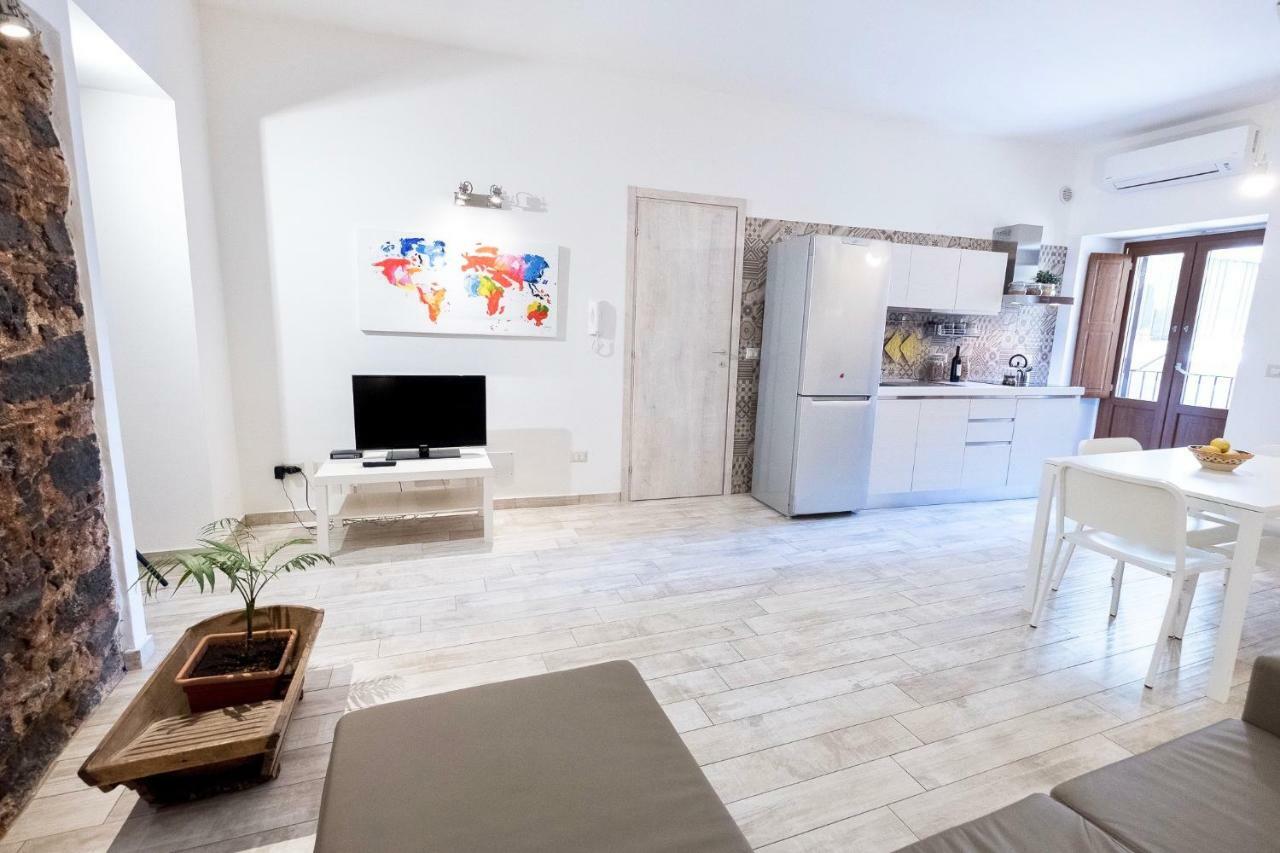 Apollo Home Катания Екстериор снимка